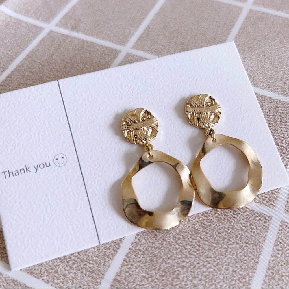 Metallic Textured Round Hollow Drop Earrings – Gold Plated Brass.✨925silver post